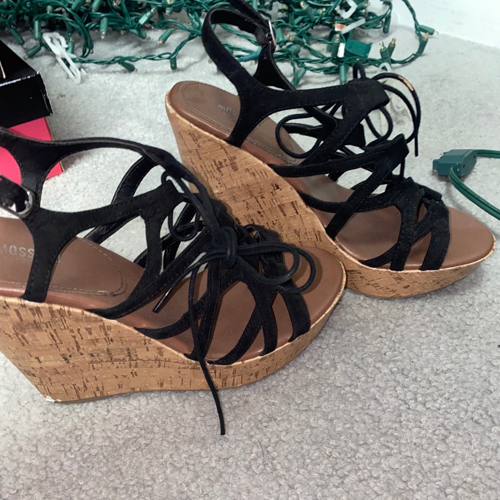 black and tan wedges